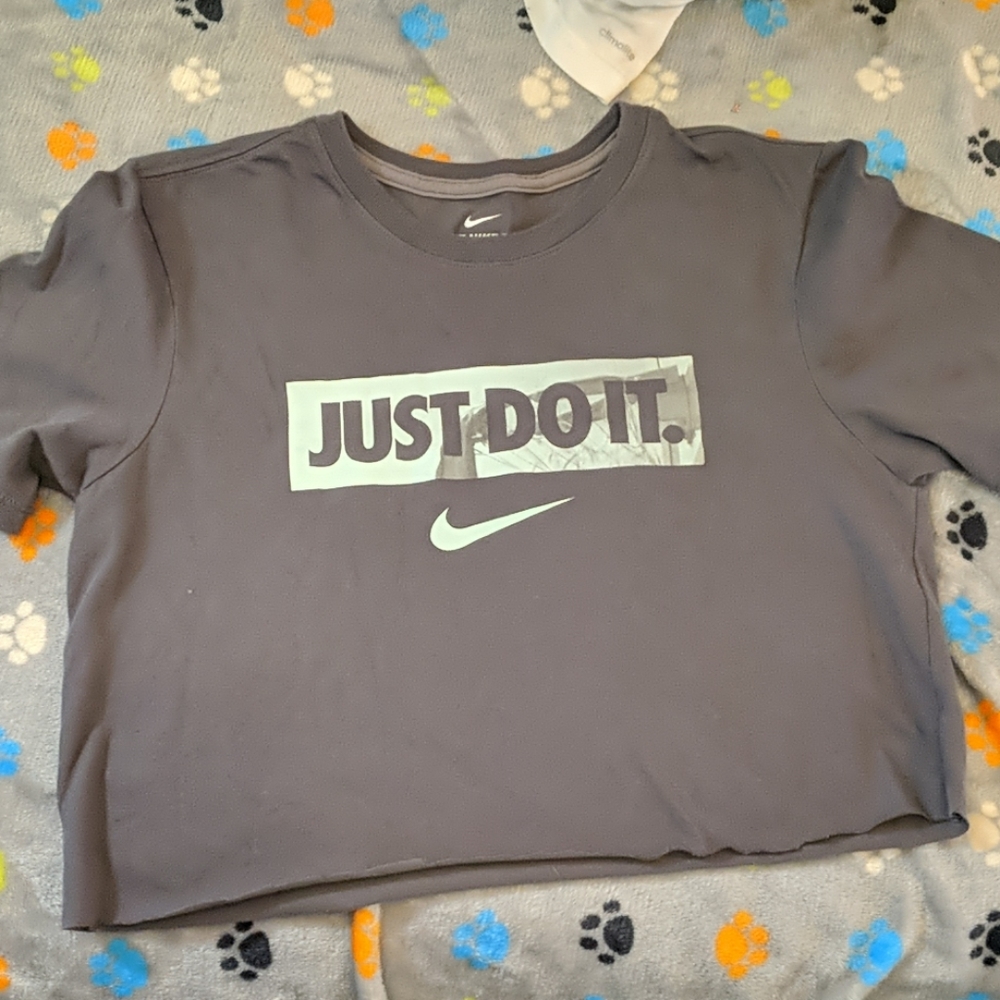 CUSTOMIZED NIKE CROP T-SHIRT